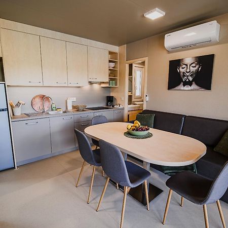 Deluxe Lake View Mobile Homes With Thermal Riviera Tickets Catez ob Savi Eksteriør billede